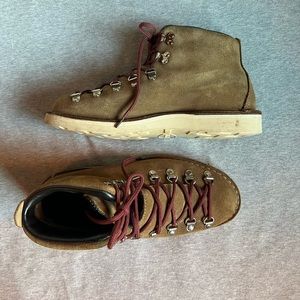 Men’s Danner Mountain Light Boots, size 8, white sole
